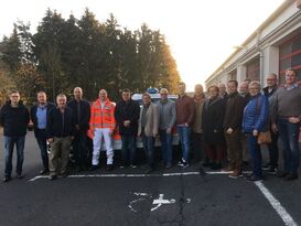 SPD`ler und Verantwortliche des DRK vor der Rettungwache in Altenkirchen
